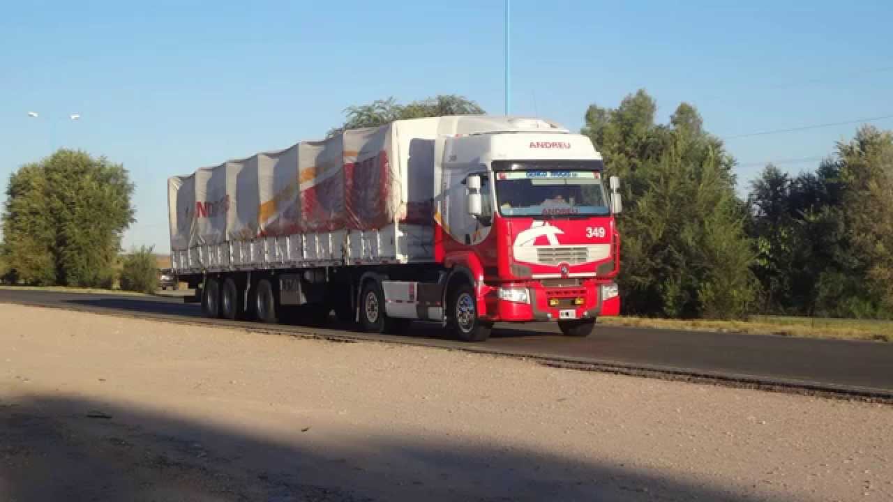 Portada de CAMIONES Y MICROS DEBERÁN RESPETAR EL CARRIL DERECHO OBLIGATORIO