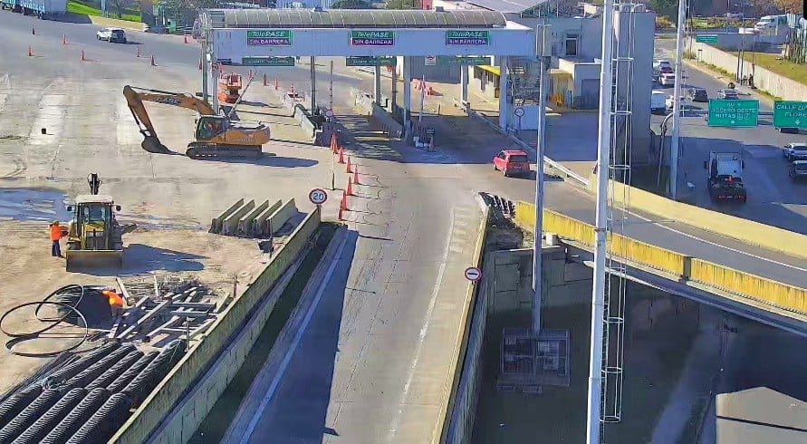 Portada de Avanza la nueva Autopista Dellepiane: la Ciudad construyó cuatro puentes y habilitó la colectora Norte