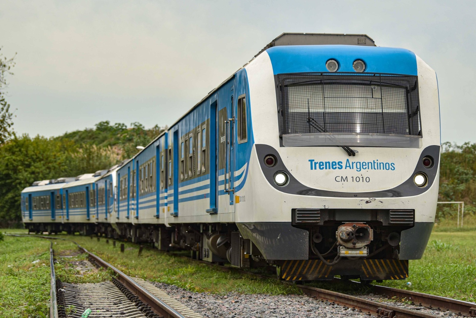 Portada de El Gobierno avanza con la compra de 43 trenes nuevos para cinco líneas del AMBA
