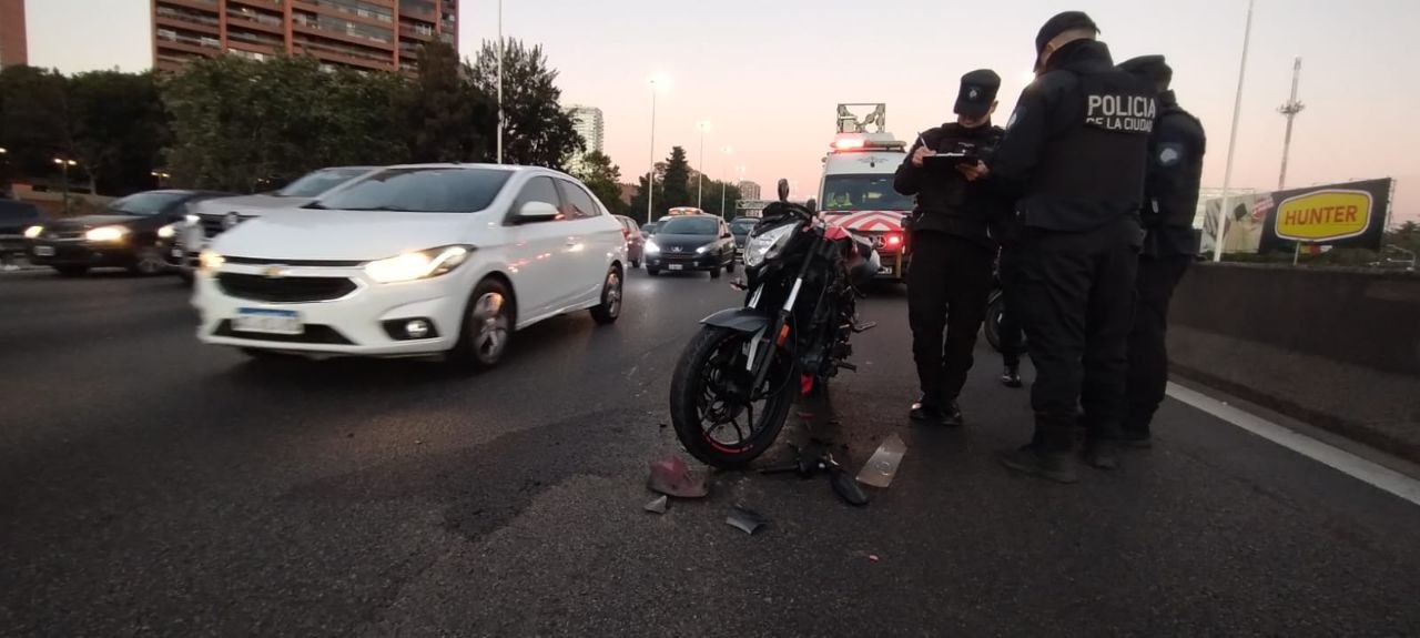 Imagen asociada a Alerta de tránsito: Choque entre camioneta y moto en General Paz y Libertador (sentido río)